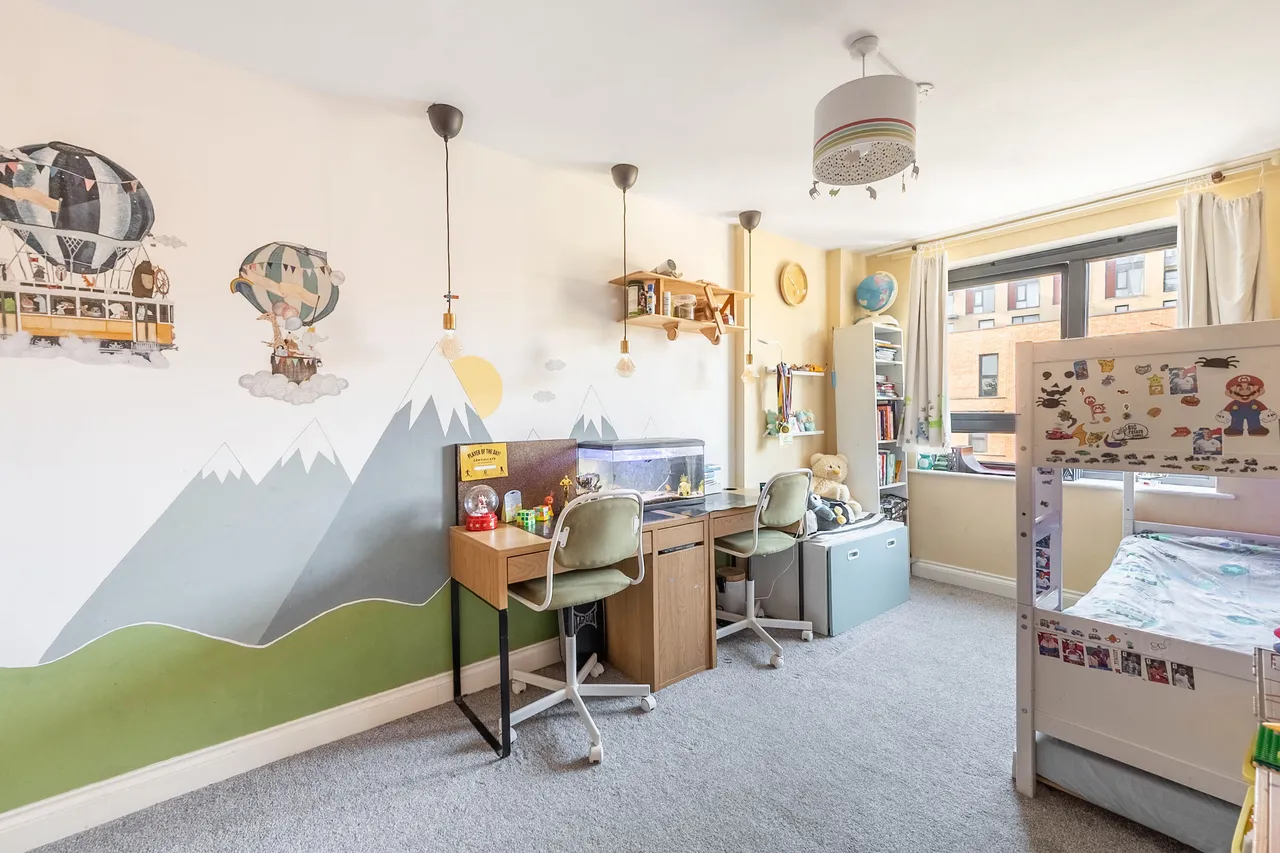 Edgware, HA8, photo 13