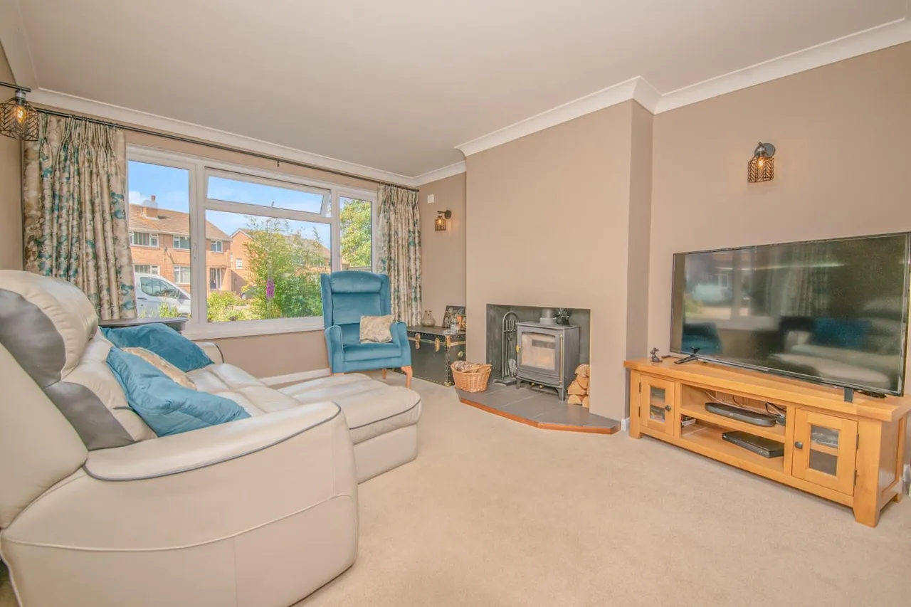 3 bed house for sale, Dell Close, Fair Oak, SO50