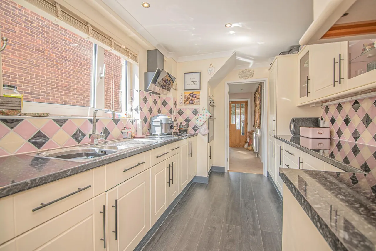 Dell Close, Fair Oak, SO50, photo 8