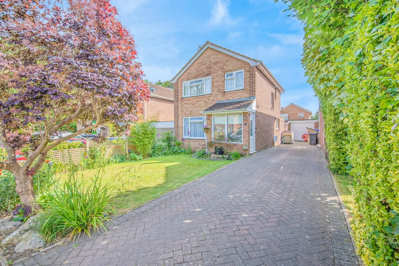 Dell Close, Fair Oak, SO50, photo 17