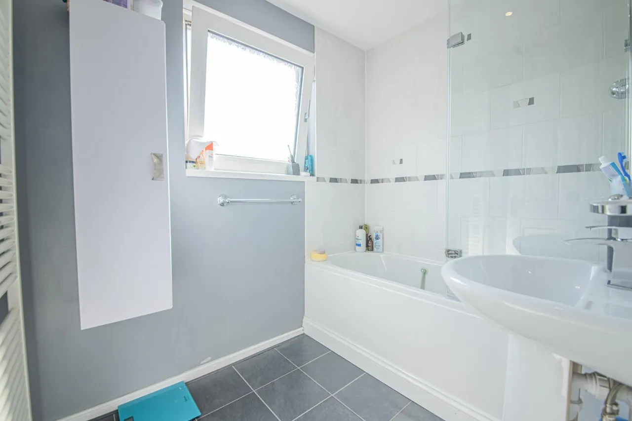 Dell Close, Fair Oak, SO50, photo 9
