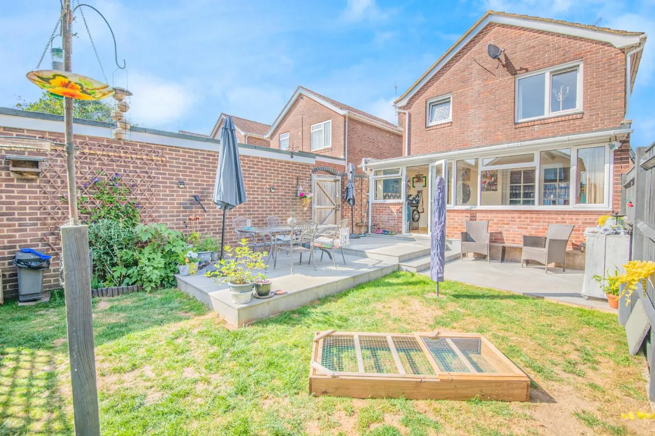 Dell Close, Fair Oak, SO50, photo 16