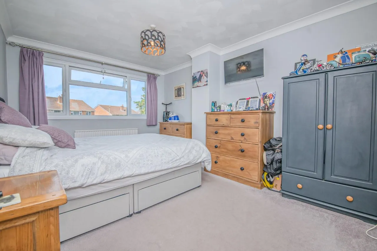 Dell Close, Fair Oak, SO50, photo 12