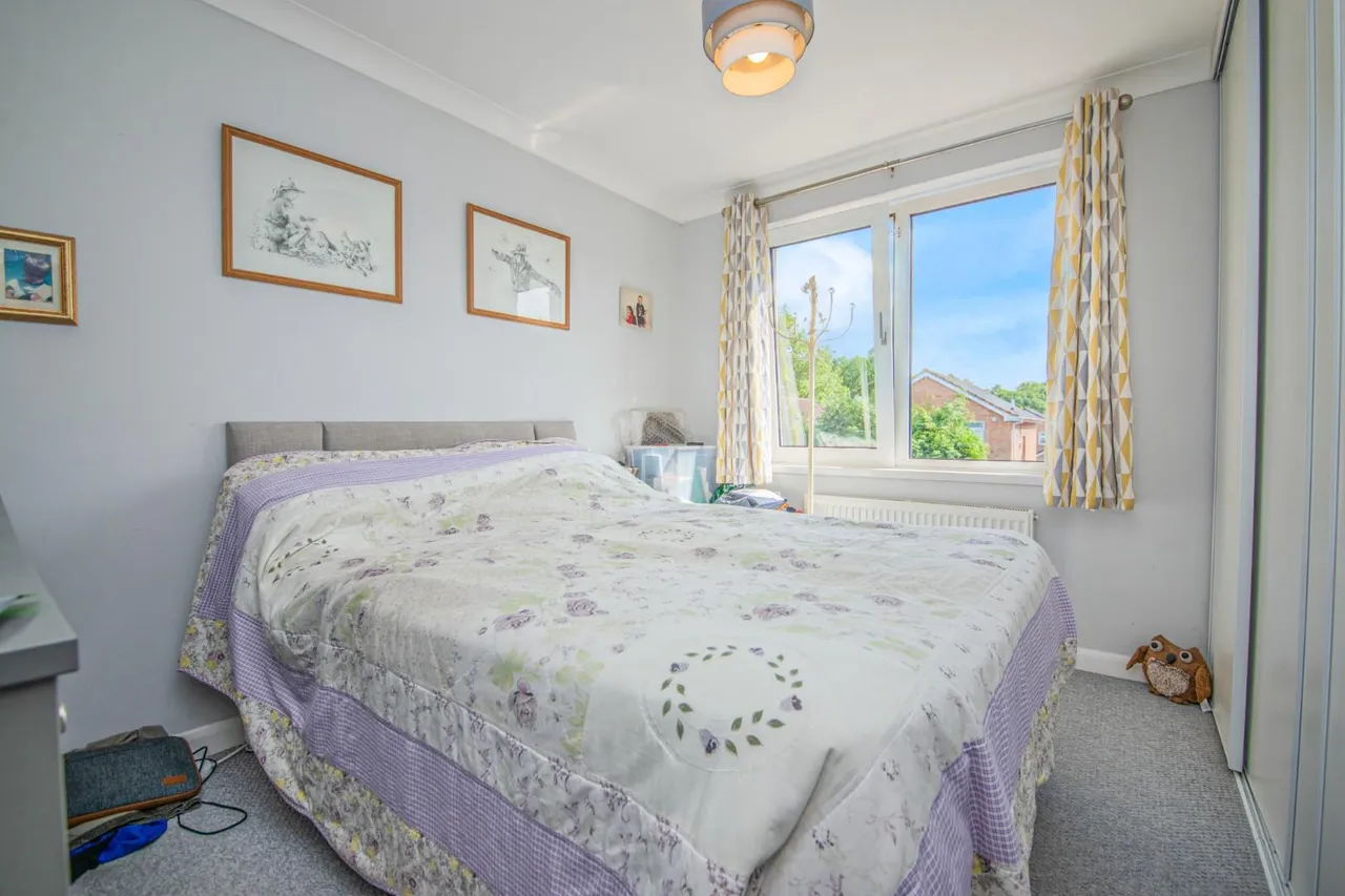 Dell Close, Fair Oak, SO50, photo 13
