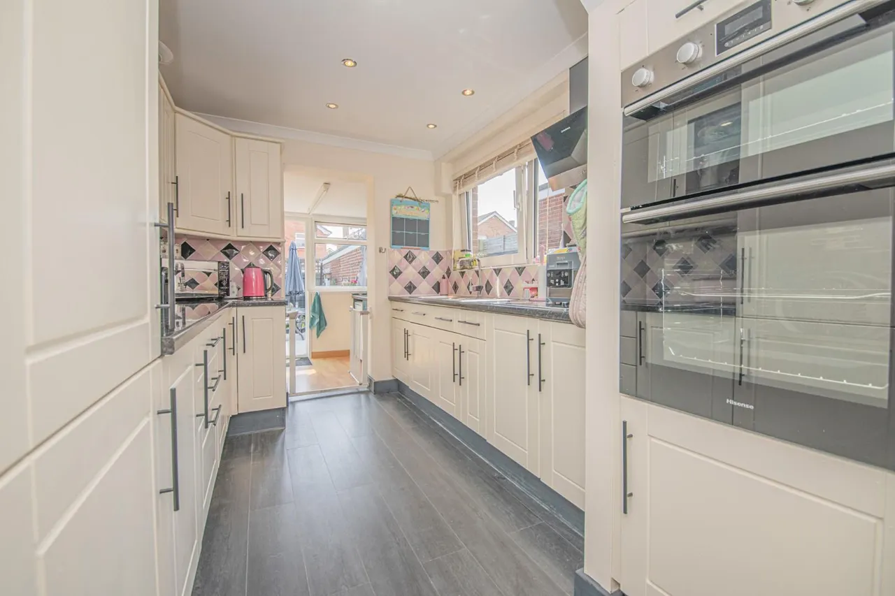 Dell Close, Fair Oak, SO50, photo 7