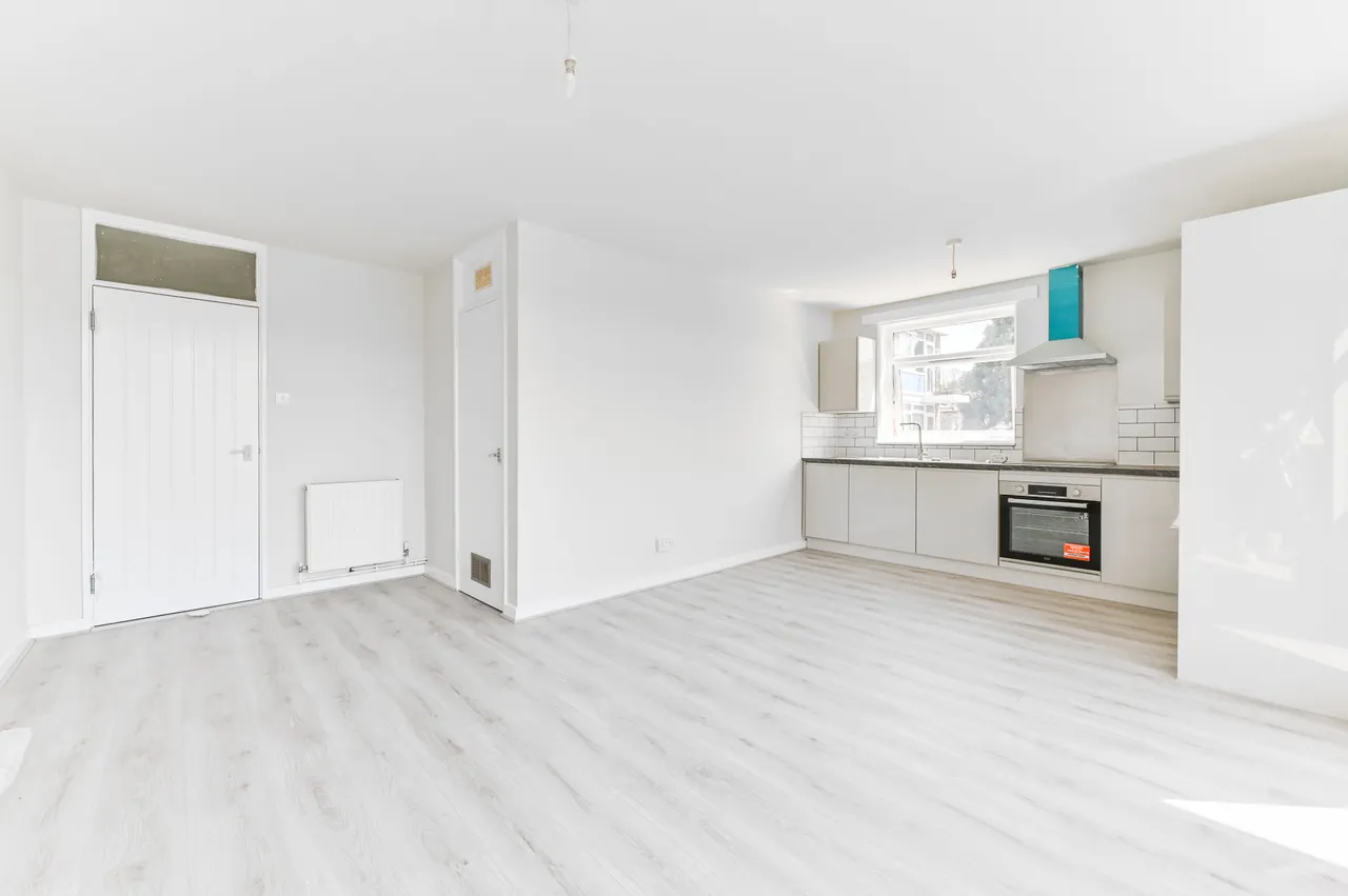Flat 14, Malatia, 78 St Augustines Avenue, South Croydon, photo 3