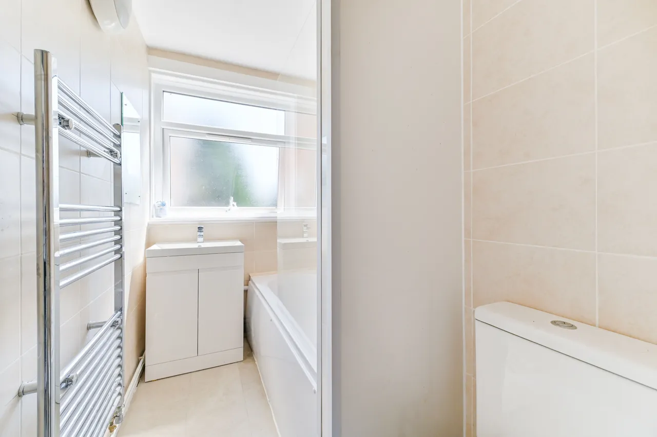 Flat 14, Malatia, 78 St Augustines Avenue, South Croydon, photo 12