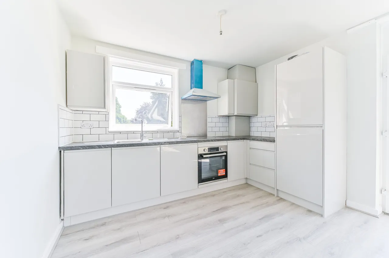 Flat 14, Malatia, 78 St Augustines Avenue, South Croydon, photo 4