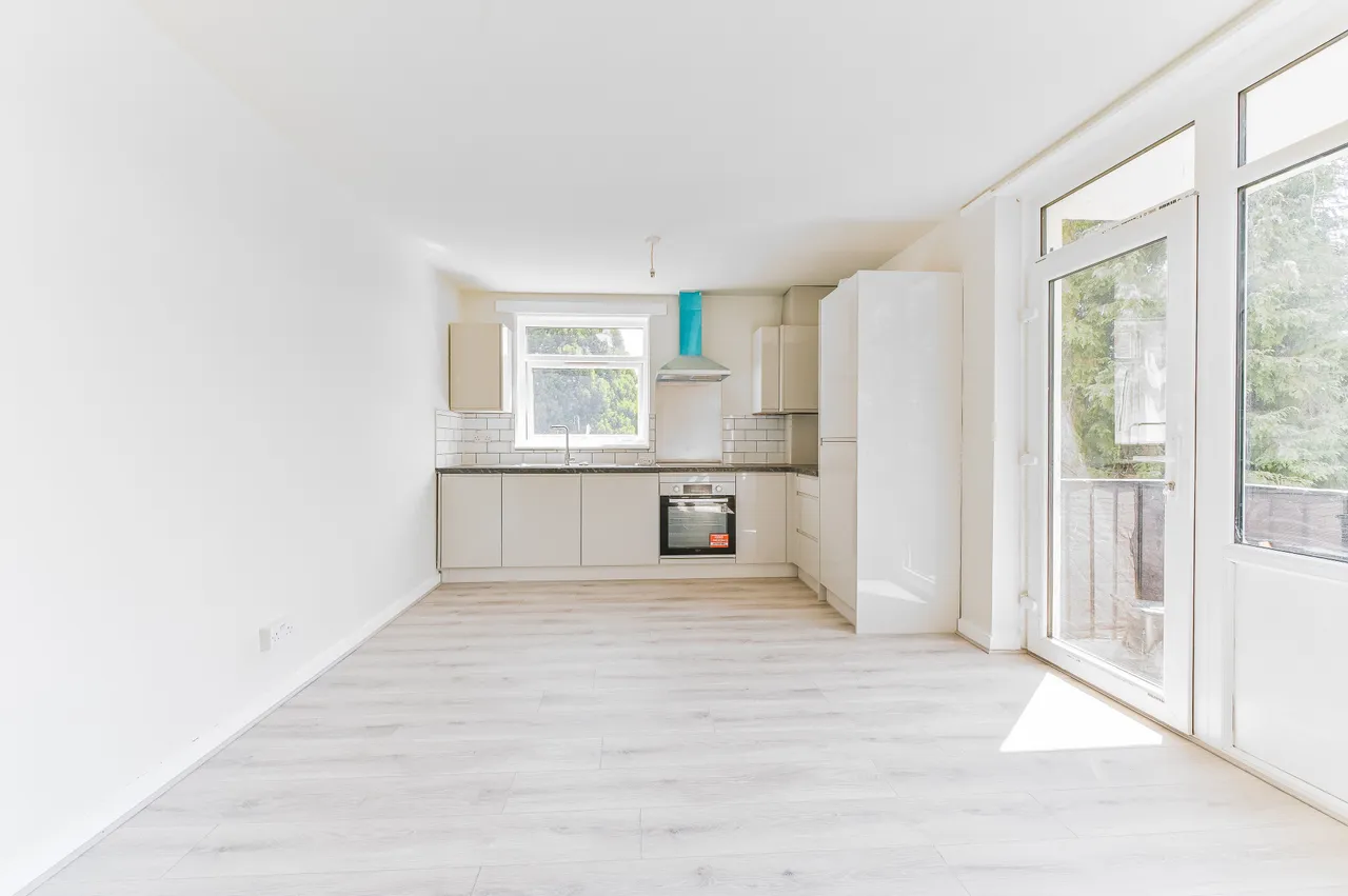 Flat 14, Malatia, 78 St Augustines Avenue, South Croydon, photo 6