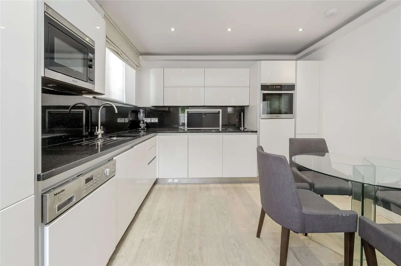Ennismore Gardens, Knightsbridge, London, SW7 1NP, photo 2