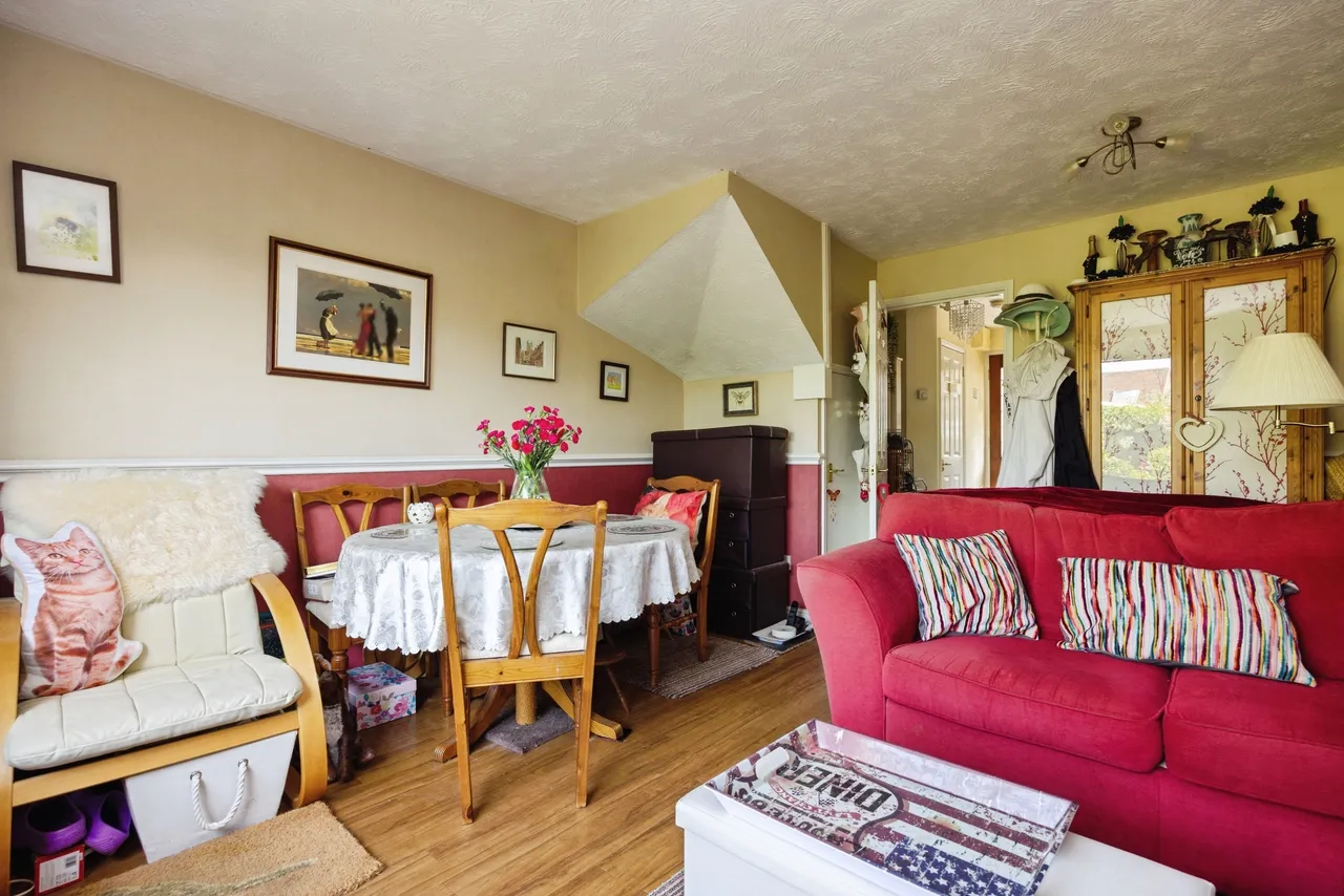 Brookmead Court, Farnham, GU9, photo 4