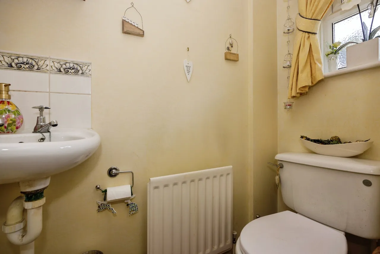Brookmead Court, Farnham, GU9, photo 6