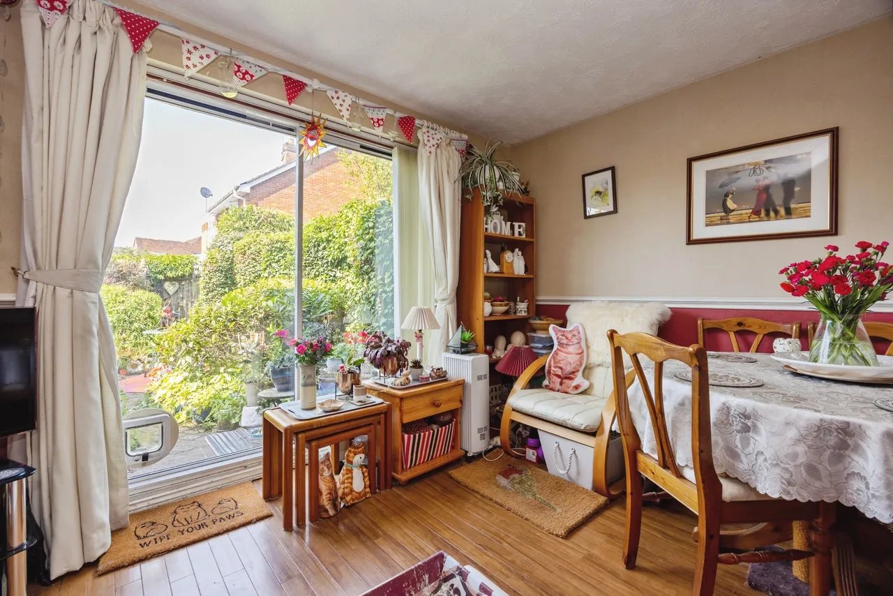 Brookmead Court, Farnham, GU9, photo 5