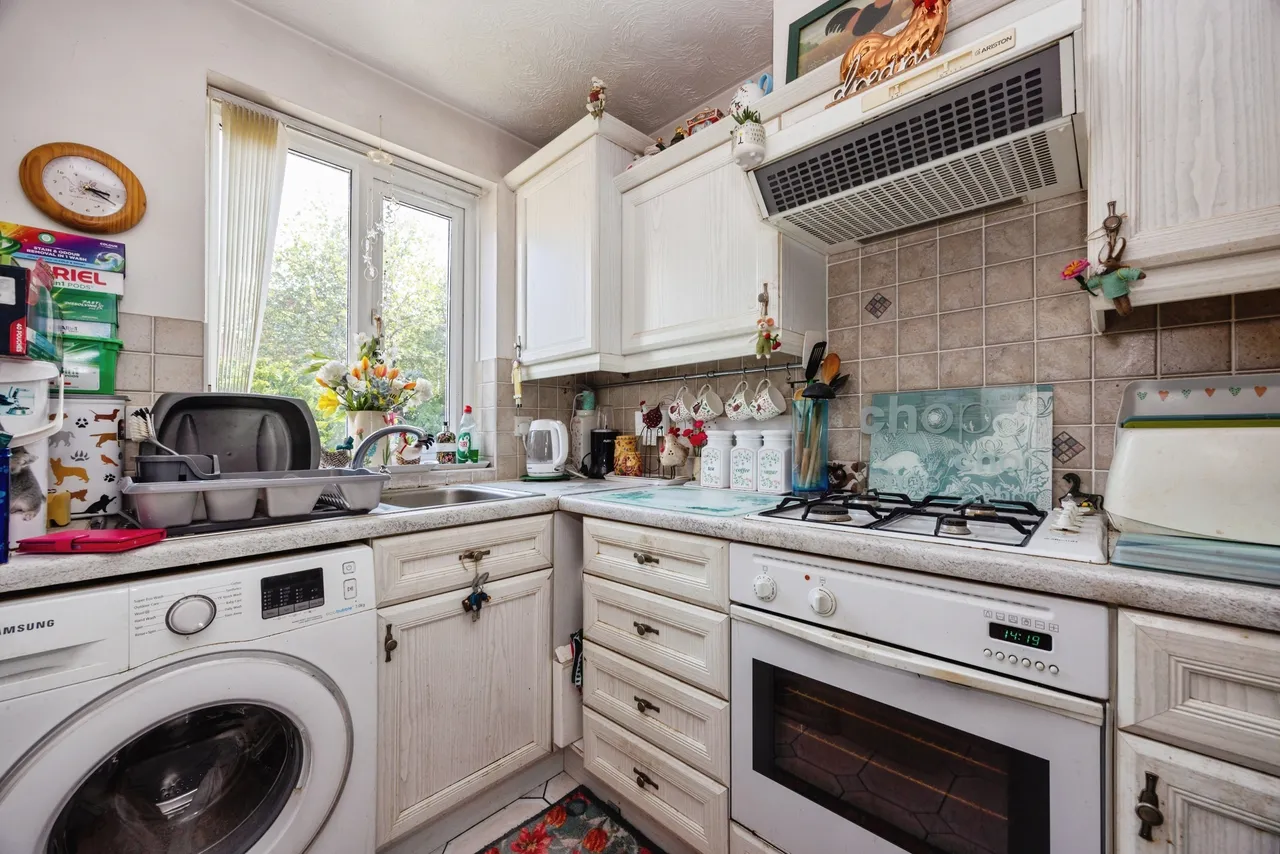 Brookmead Court, Farnham, GU9, photo 7