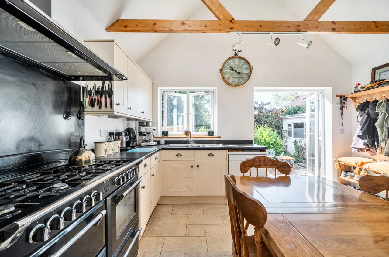 Scant Road West, Hambrook, PO18, photo 8