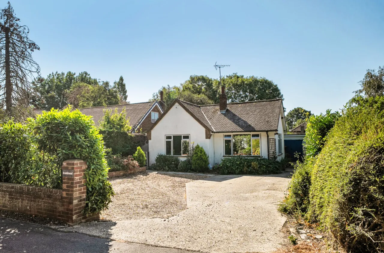 Scant Road West, Hambrook, PO18, photo 5