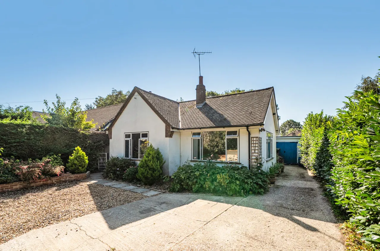 3 bed property for sale, Scant Road West, Hambrook, PO18