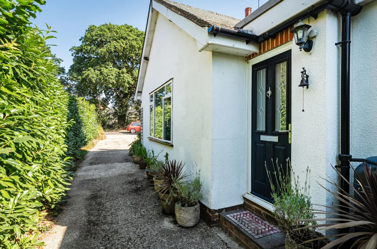Scant Road West, Hambrook, PO18, photo 18