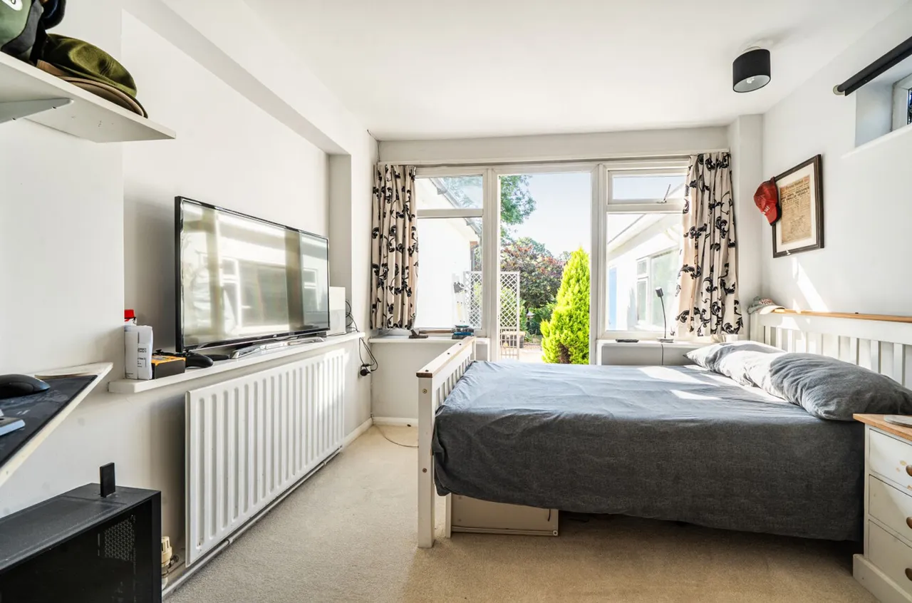 Scant Road West, Hambrook, PO18, photo 13