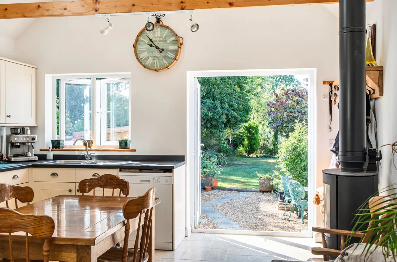 Scant Road West, Hambrook, PO18, photo 9
