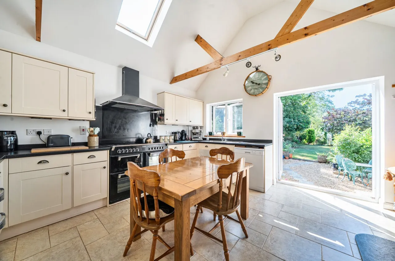 Scant Road West, Hambrook, PO18, photo 3