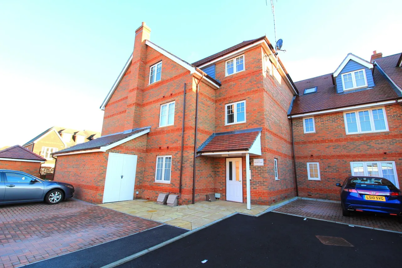 Norfolk Road, MAIDENHEAD, photo 12