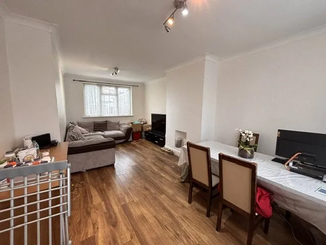 Vernon Road, Feltham, TW13, photo 2
