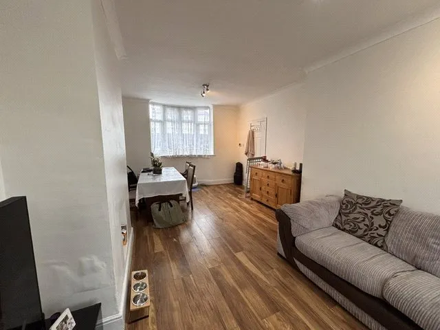 Vernon Road, Feltham, TW13, photo 3