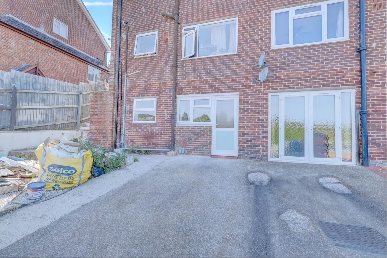 1 bed flat to rent, Deeds Grove, High Wycombe, HP12