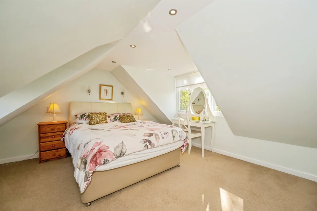 East Butts Road, RUGELEY, photo 9