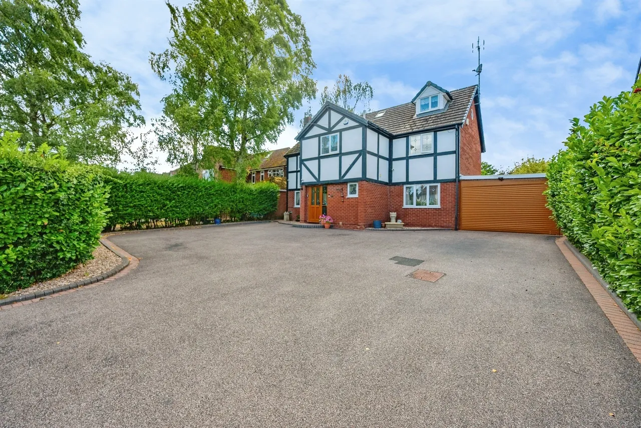4 bed house for sale — East Butts Road, RUGELEY