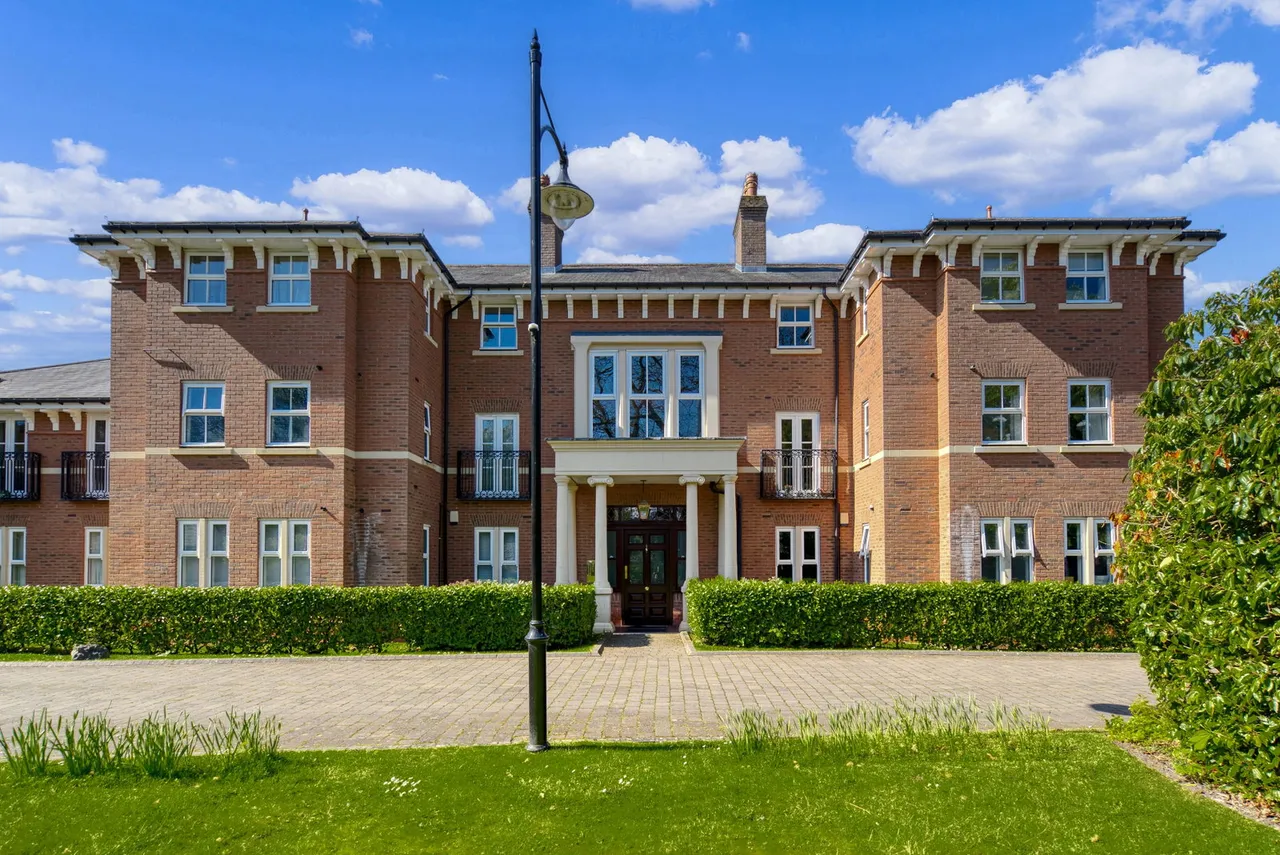 2 bed flat for sale — 14 The Courtyard The Beeches, Upton, Chester, Cheshire, CH2 1PH