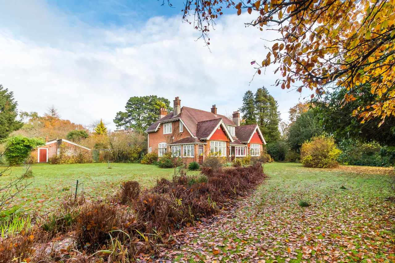 6 bed house for sale, Bisterne Close, Ringwood, BH24