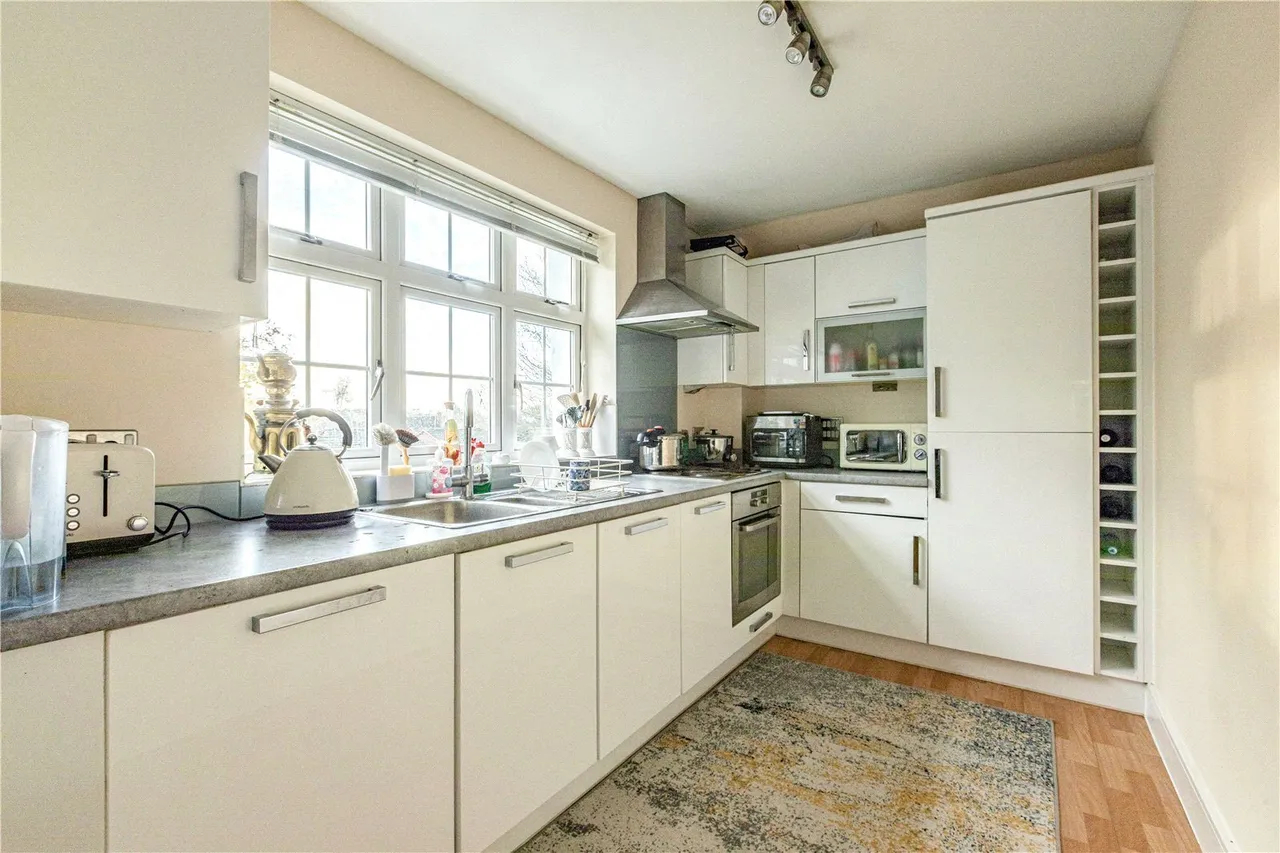 Brighton Road, Addlestone, KT15, photo 4