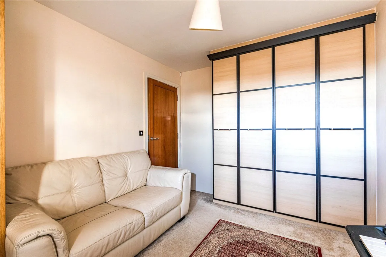 Brighton Road, Addlestone, KT15, photo 11