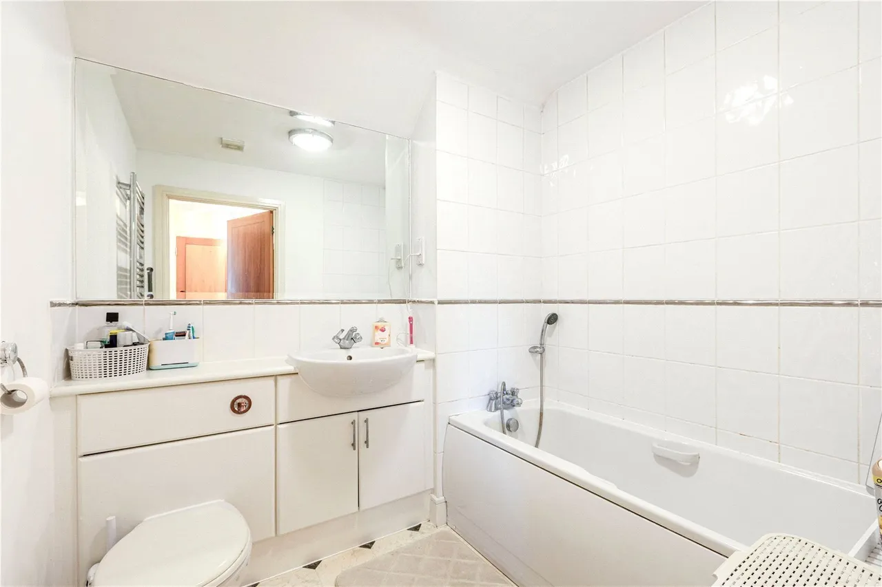 Brighton Road, Addlestone, KT15, photo 12