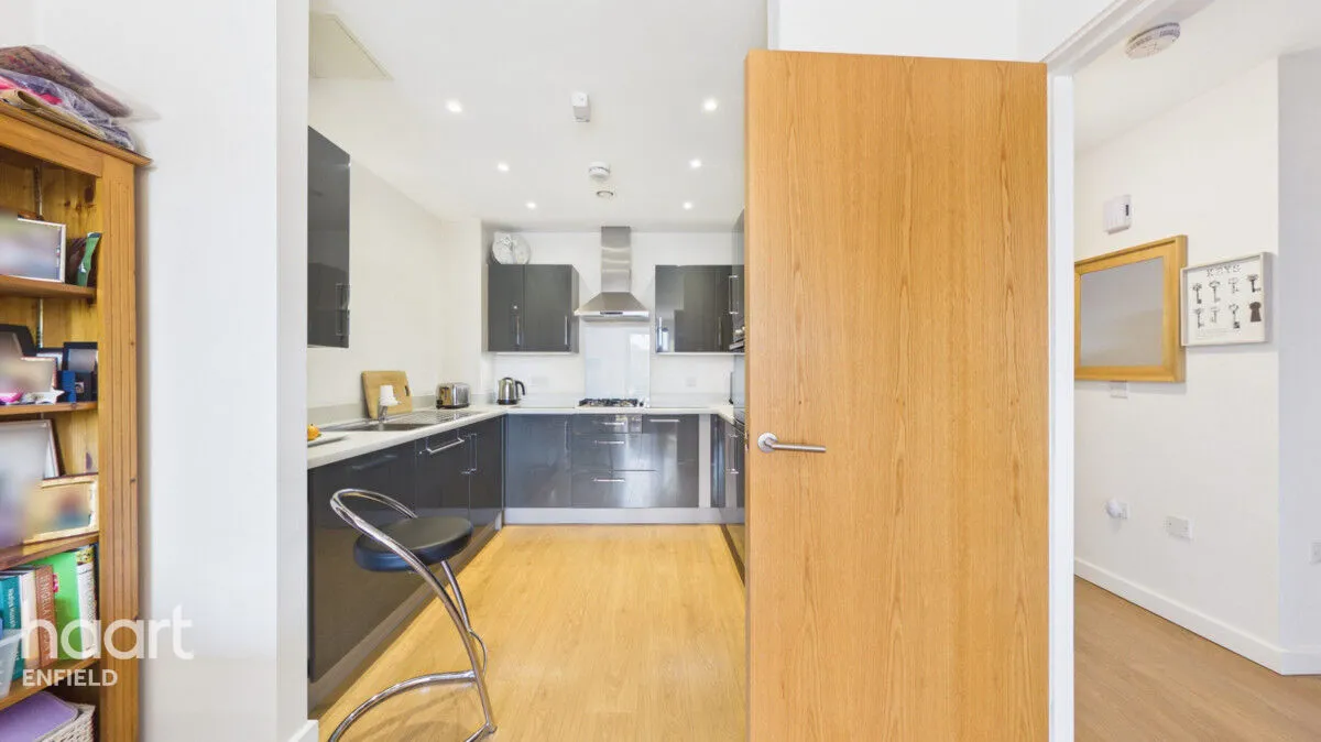 Watermill Lane, London, N18, photo 2