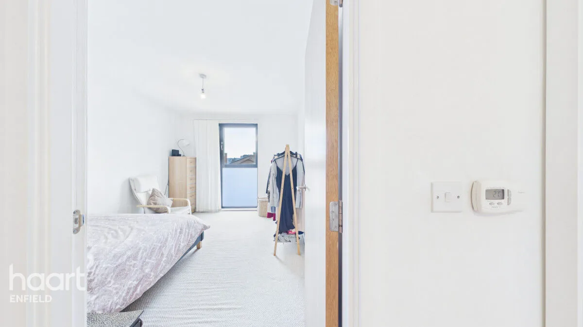 Watermill Lane, London, N18, photo 12