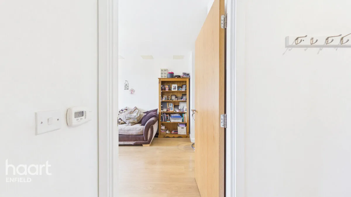 Watermill Lane, London, N18, photo 9