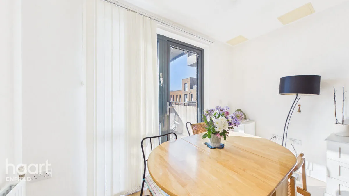 Watermill Lane, London, N18, photo 15