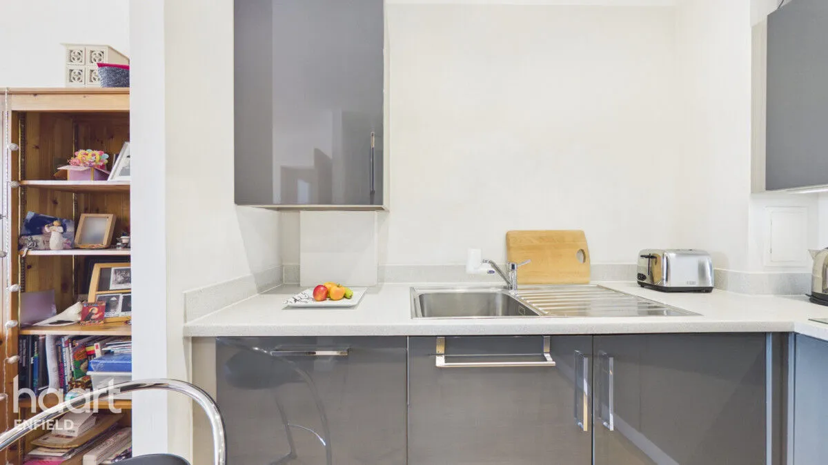 Watermill Lane, London, N18, photo 20