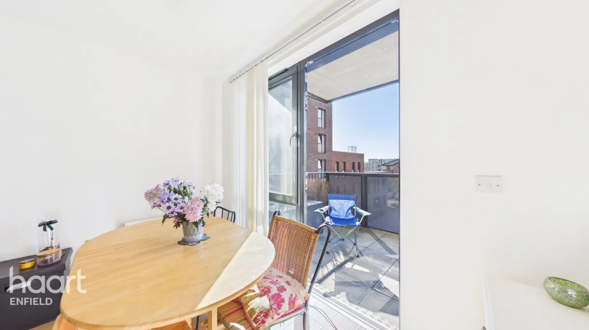 Watermill Lane, London, N18, photo 16