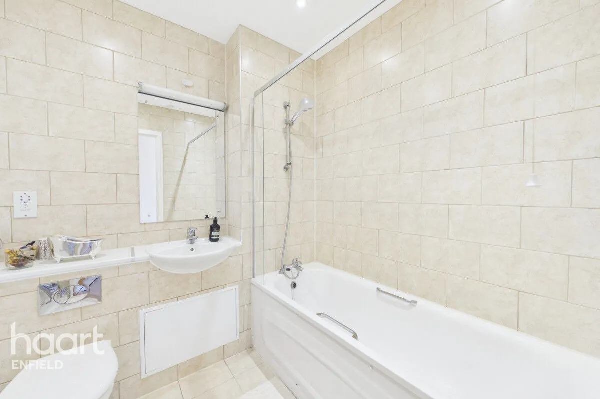 Watermill Lane, London, N18, photo 4