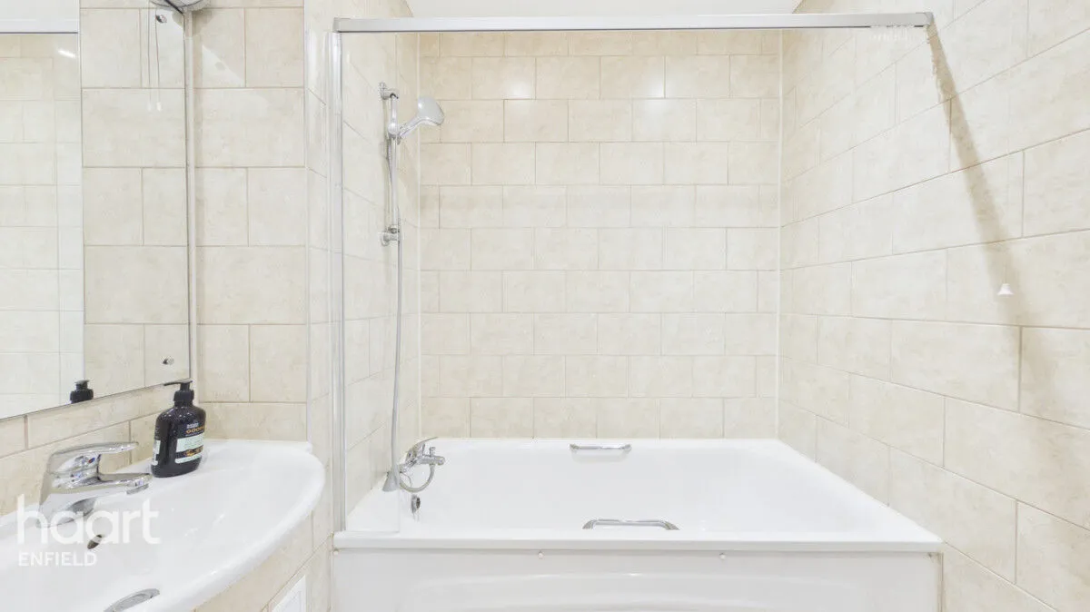 Watermill Lane, London, N18, photo 19