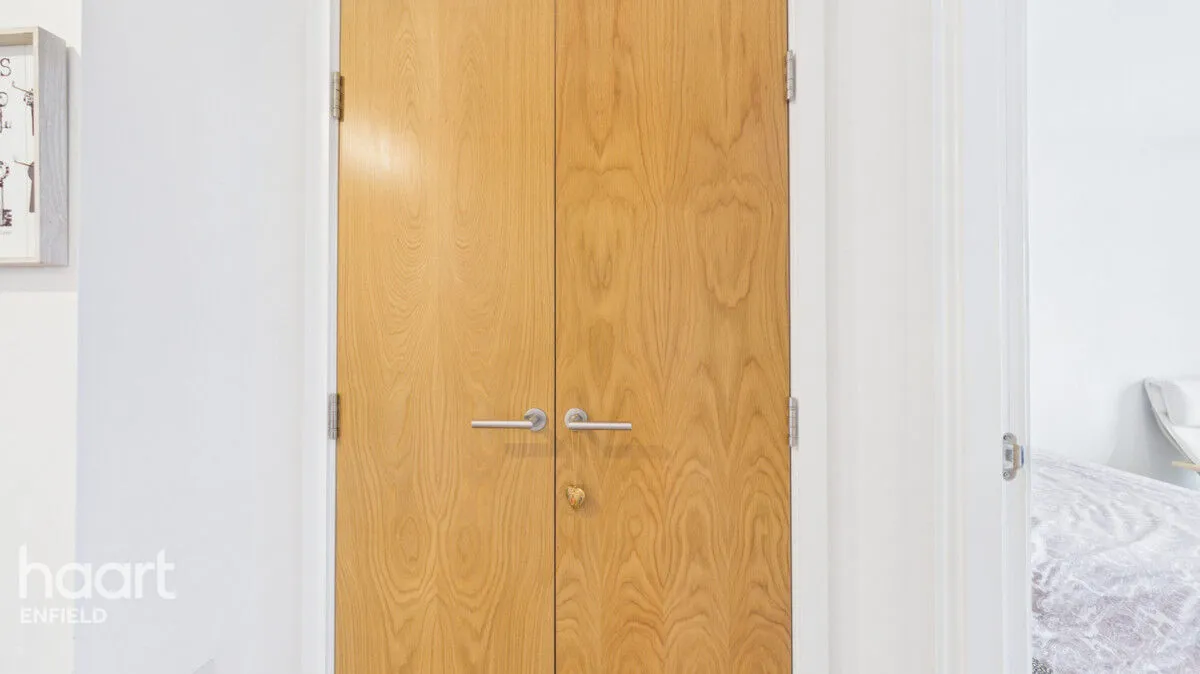 Watermill Lane, London, N18, photo 11
