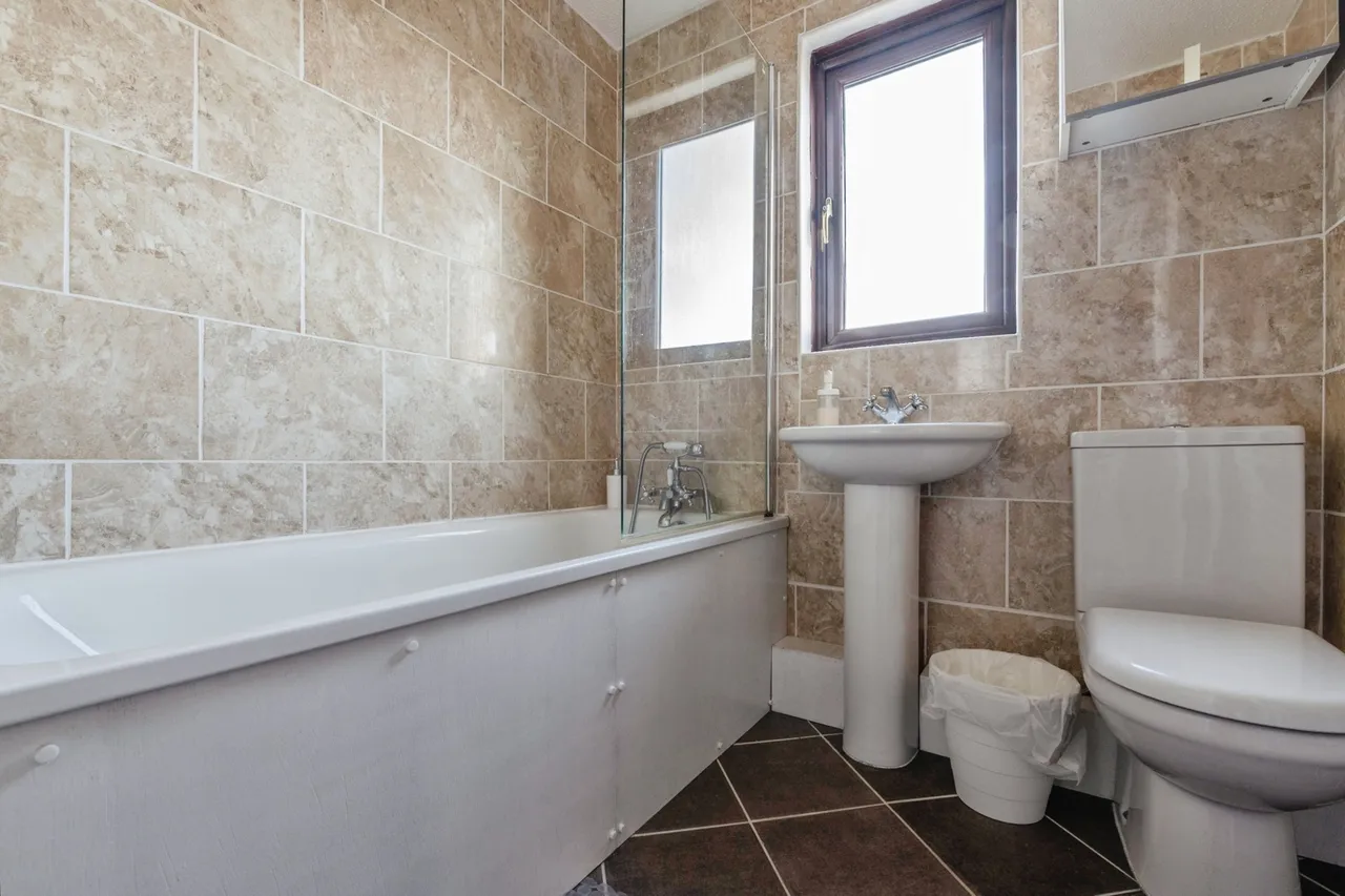 Porter Close, Grays, Essex, RM20, photo 15