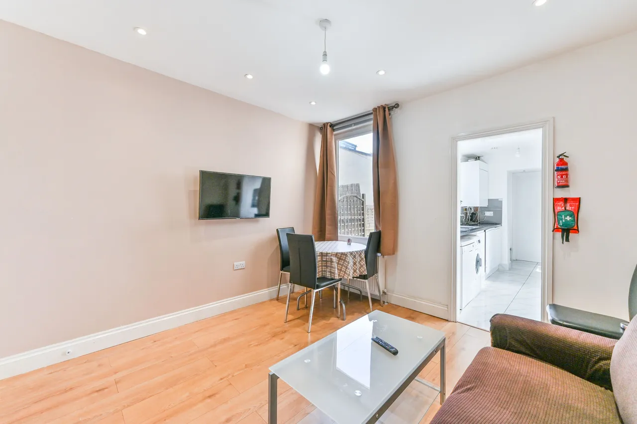 64 Portland Road, Kingston upon Thames, photo 2