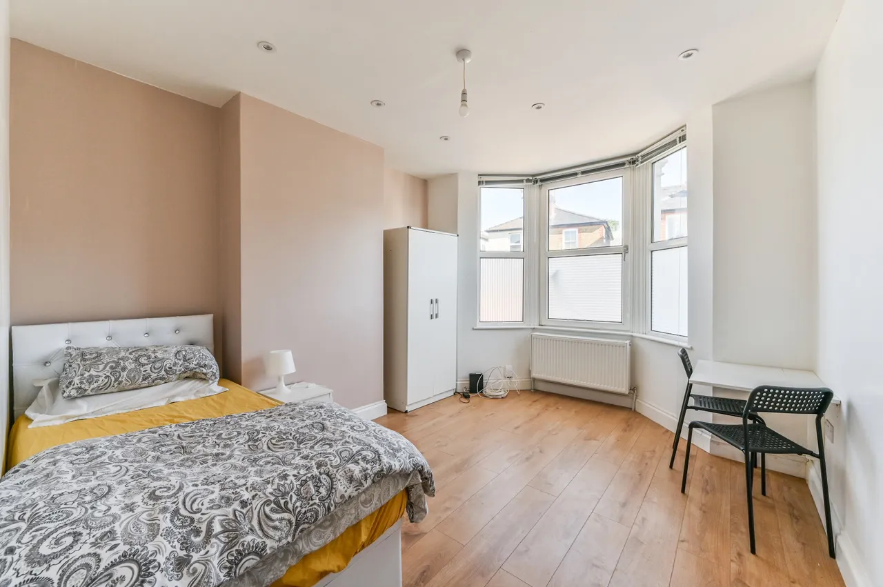 4 bed house to rent — 64 Portland Road, Kingston upon Thames