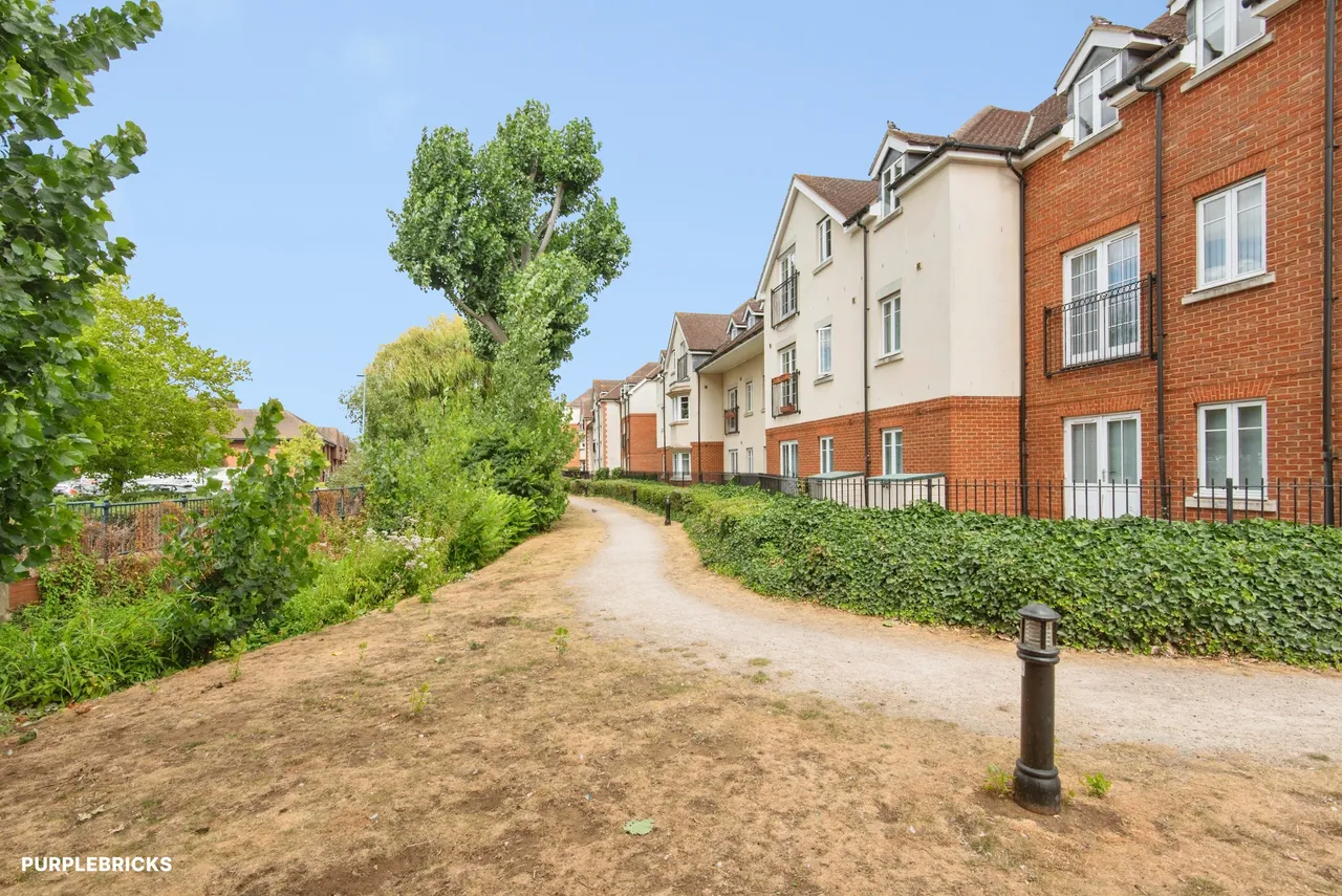 2 bed flat for sale, Peppermint Road, Hitchin, SG5