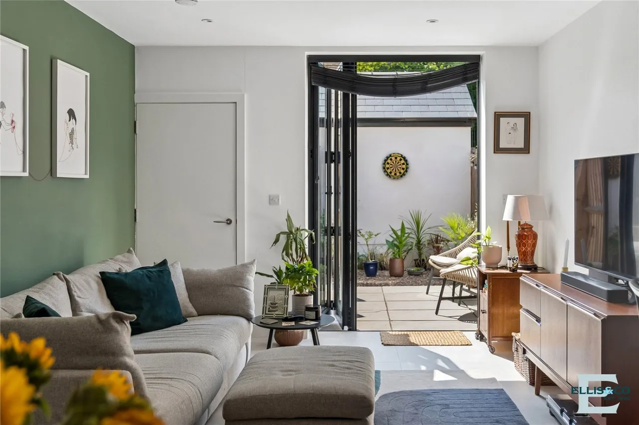 1 bed house for sale, Summerhill Road, London, N15